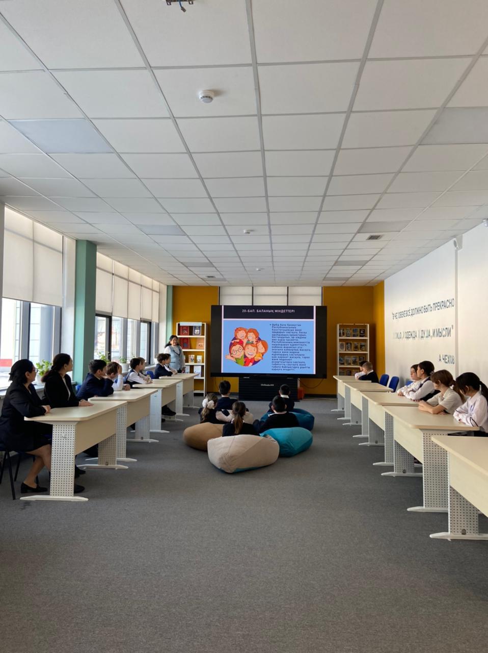 Мектеп кітапханасында  Қылмыстың алдын алу «Бала және оның құқығы» тақырыбында  LED экраннан оқушыларға танымдық видиороликтер көрсетілді.