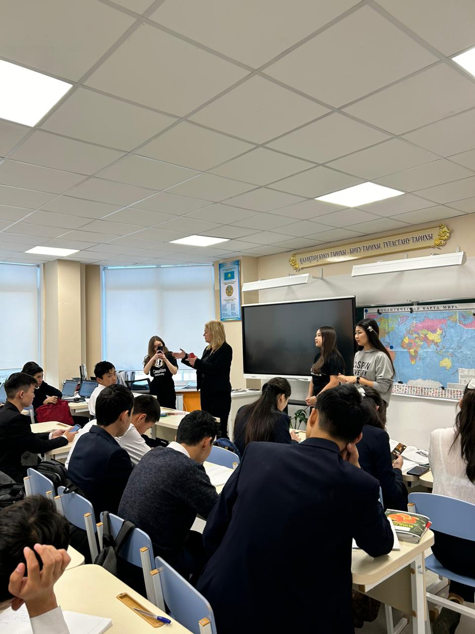 "Caspian University  өкілдері келді. "