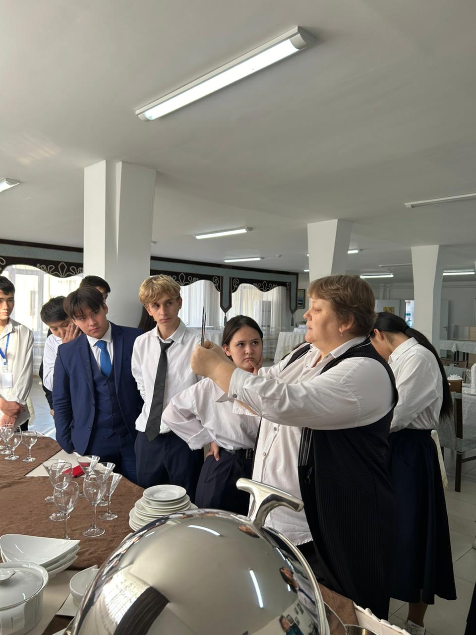 «Алматы сервистік қызмет көрсету колледжінде » өткен,  ашық есік күніне барып қайтты.